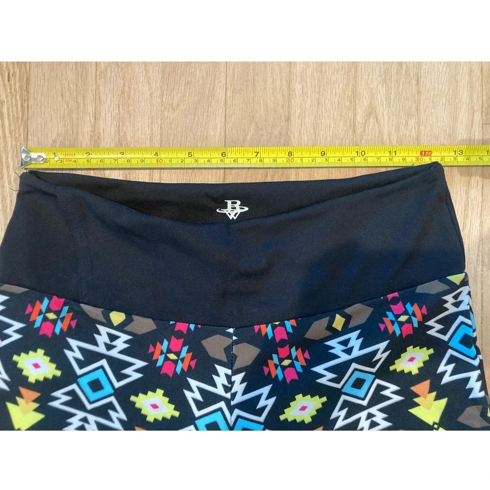 Raes Wear Womens M Capri Leggings Geometric Tribal Southwestern Lightweight Cute